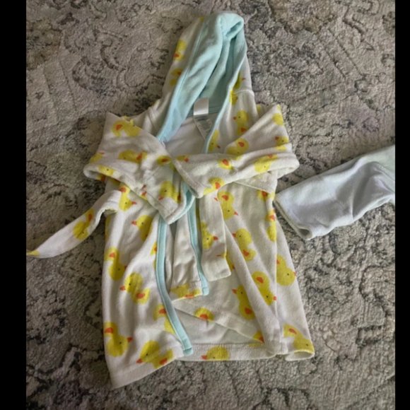 0-9 months bath robe - Picture 2 of 3